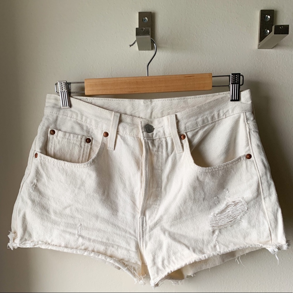 Levi’s 501® off-white Shorts - size 28